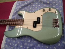 Guitare basse électrique