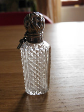 ancien flacon de parfum ou a sel bouchon argent
