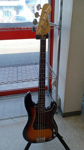 Guitare basse électrique