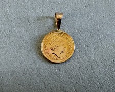Pendentif avec véritable pièce 1/4 souverain or 2022 - 22 carats - Elisabeth II
