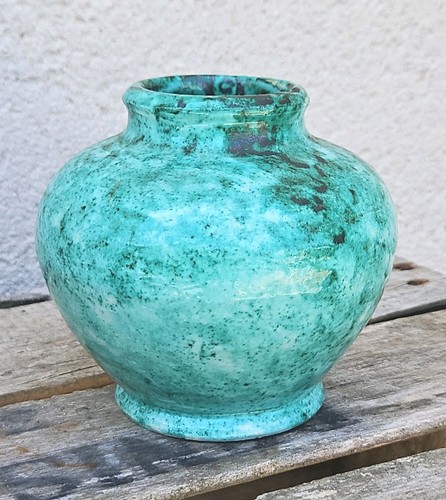 Joli petit vase signé - petit,