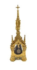 Chasse reliquaire en forme d’église  