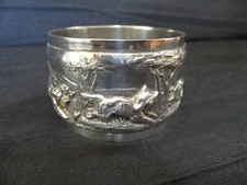 ROND DE SERVIETTE A DECOR DE SCENE DE CHASSE CHIENS / RENARD - FORT RELIEF- 60gr