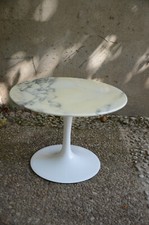 TABLE BASSE PLATEAU MARBRE ARABESCATO  PAR EERO SAARINEN  EDITION KNOLL