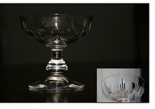 Coupe à champagne ancienne en cristal taillé