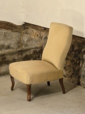 Chauffeuse Napoléon III.Couleur jaune pâle.