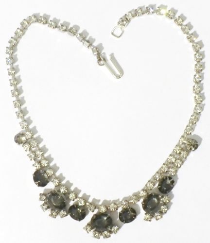 Bijou vintage couleur argent