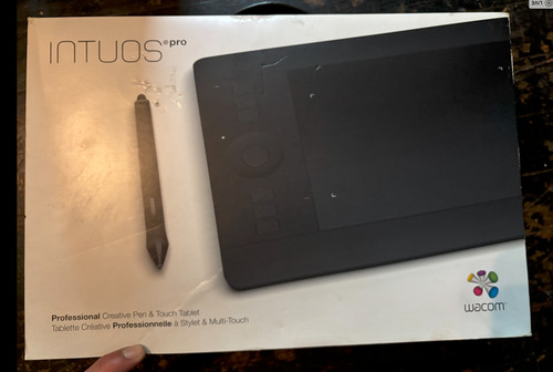 Small black wacom intuos pro - black,