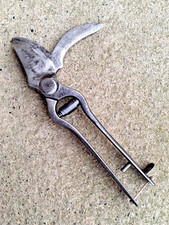 ANCIEN SECATEUR AVEC SERPE EN