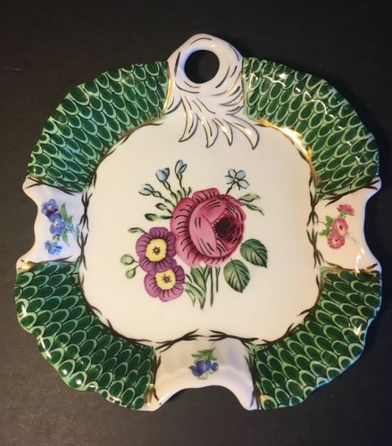 Winterthur scalloped floral - scalloped,