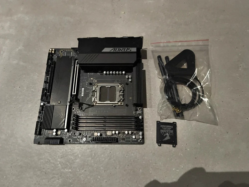 Carte mère gigabyte aorus - carte,