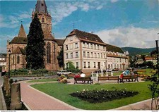 67 - Wissembourg - Centre Ville - Eglise - Automobiles - Etat pli visible - CPM