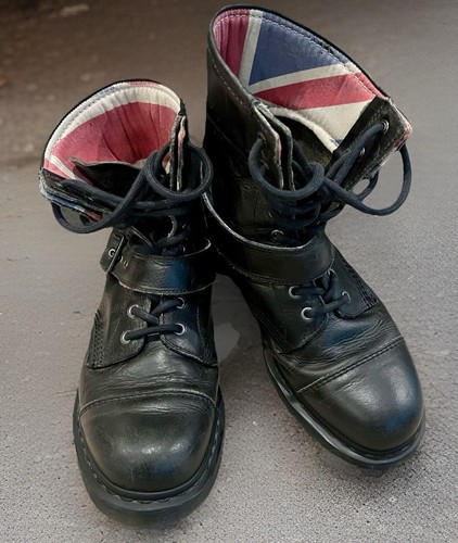 Martens triumph 1460 - martens,