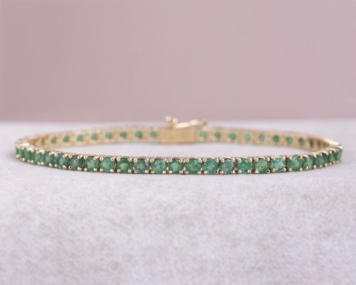 Carat green emerald - green, round