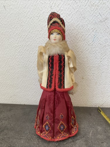Ancienne poupée russe femme - ancienne,