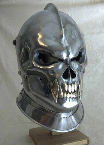 Casque médiéval ancien