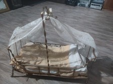 Lit poupée fer forgé vintage