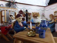 Ancienne maison de poupée