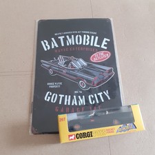 Batmobile avec Batman et Robin