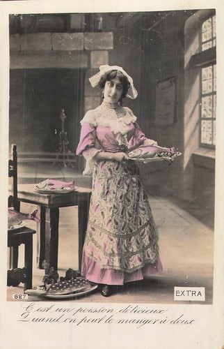 Femme elegante coiffe - cp,