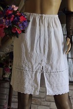 très beau jupon broderie