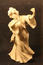 statue biscuit jeune femme art nouveau.**