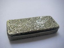 ancien pyrogène étui a allumettes en métal argenté a décor floral