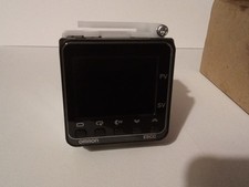 Régulateur Omron E5CC RX3D5M 000 24V AC/DC