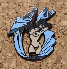 Pin's Pin-up Pinup Pin - Up Sexy Drap Bleu Beauty Démons Et Merveilles DM D&M