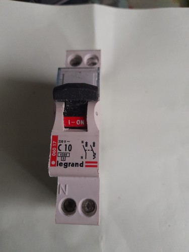 Disjoncteur c10 legrand 06017 - c10,