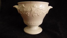 Pot en faience fine blanche de