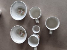 3 tasses 2 assiettes et 1 coquetier Wedgwood Peter Rabbit Beatrix Potter