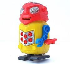 ROBOT MARCHEUR ET CRACHEUR DE