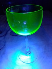 6 VERRES A VIN BLANC EN