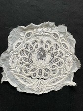 Ancien Fond de coiffe bonnet brodé en dentelle  fleurs Broderie French Lace F28