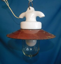 ANCIENNE LAMPE DE COUR DE FERME EN PORCELAINE . LOFT, USINE, INDUSTRIEL, ATELIER