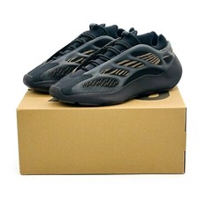 GY0189 adidas Yeezy 700 V3