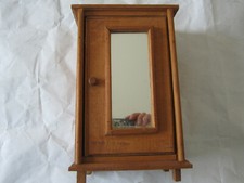 Armoire poupée ancienne en bois - avec glace