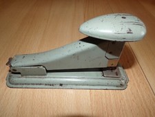 Ancienne agrafeuse vintage métallique