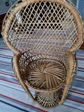 mini fauteuil Emmanuelle en rotin pour poupée hauteur 41 cm