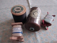 4 anciennes bobines de fil en bois et carton