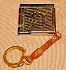 Rare beau porte clés ancien - &,