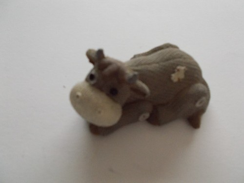 Vache résine 7 cm - en,