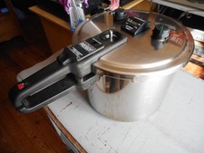 Autocuiseur cocotte sensor SEB  8 litres  inox  type 3216 en tres bon etat