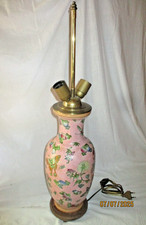 VASE CHINOIS EN PORCELAINE MONTE EN LAMPE- ROSE DECOR FLEURS FRUIT PAPILLONS