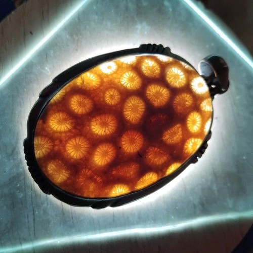 Pendentif ovale cabochon