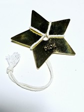 Étoile dorée porte-bonheur de Christian Dior