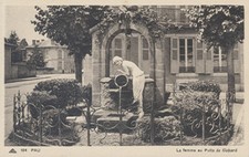 64 - CPA Pau (Pyrénées Atlantiques) La Femme au Puits de Gabard / Superbe