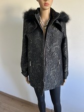 Parka noire et dorée avec