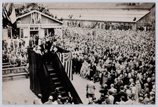 1927 Arrivée de l'aviateur Lindberg grâce à la Tour Eiffer illuminée par Citroën